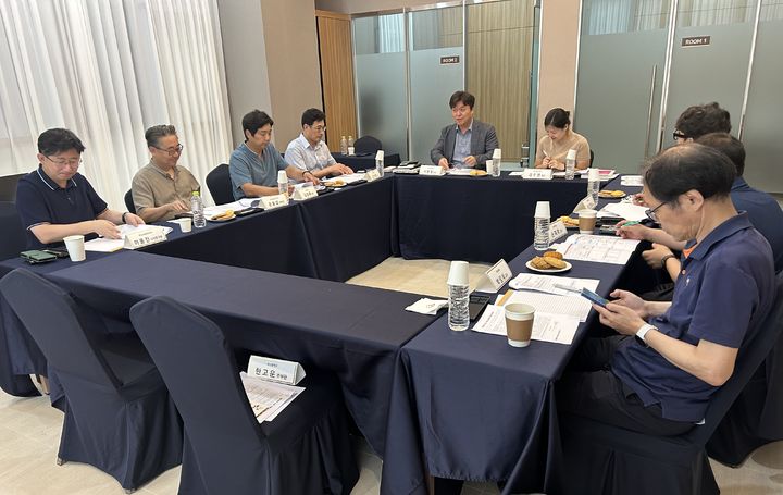 [부산=뉴시스] 부산테크노파크(부산TP)는 전략 산업 워킹그룹 제1차 분과위원회를 부산시티호텔에서 개최하고 부산 9대 전략산업 육성을 논의했다. (사진=부산테크노파크 제공) 2025.09.03. photo@newsis.com *재판매 및 DB 금지