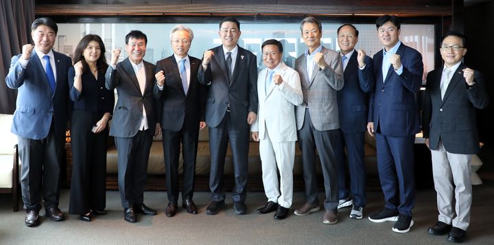 [서울=뉴시스]제3차 중견기업 비즈니스 라운드 테이블.(사진=한국중견기업연합회 제공) 2025.09.03. photo@newsis.com *재판매 및 DB 금지