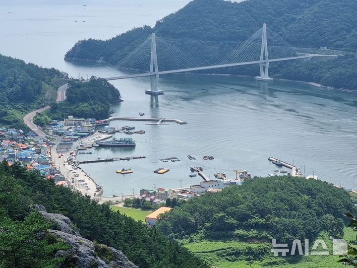 [통영=뉴시스] 경남 통영시 사량도 진촌항. (사진=경남도 제공) 2025.09.03. photo@newsis.com