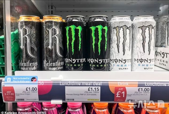 [뉴시스]영국에서 16세 미만 청소년의 고카페인 에너지 음료 구매가 금지될 전망이다. (사진=데일리메일) 2025.09.02 