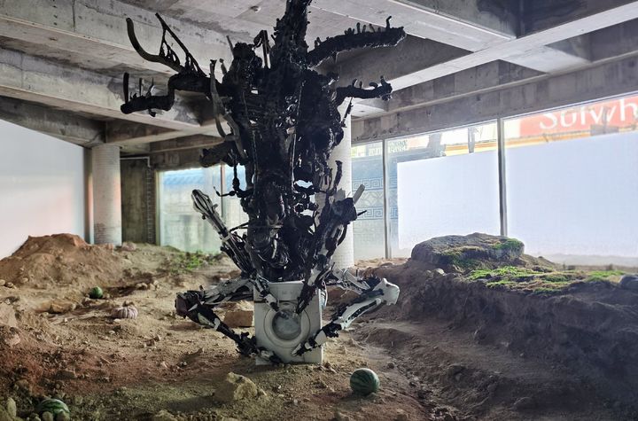 사진=박현주 미술전문기자]아트선재센터 아드리안 비야르 로하스(Adrián Villar Rojas) 개인전 '적군의 언어' 전경. *재판매 및 DB 금지