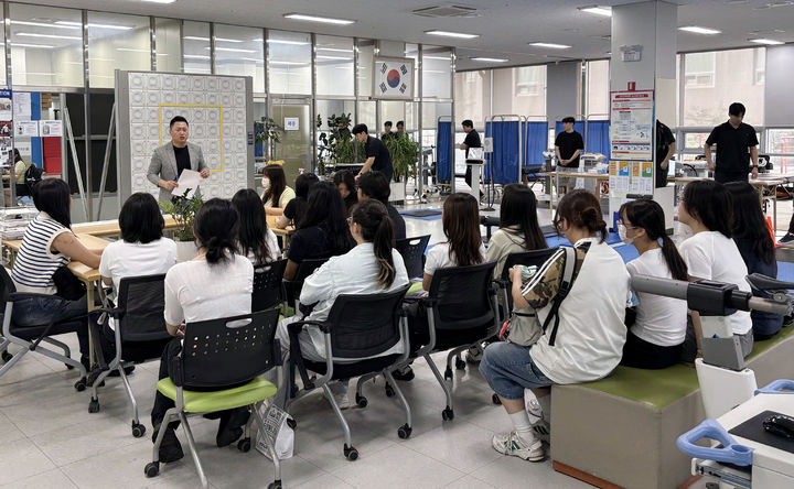[광주=뉴시스] 광주시체육회 스포츠과학연구원이 2025세계양궁선수권대회를 앞두고 K-스포츠과학 지원 준비교육을 하고 있다. (사진=시체육회 제공) photo@newsis.com *재판매 및 DB 금지