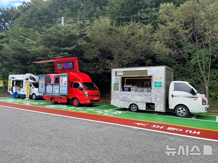[안성=뉴시스] 금광호수 하늘전망대 푸드트럭 모습 (사진=안성시 제공) 2025.09.03.photo@newsis.com 