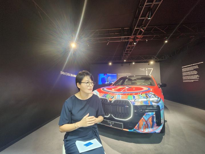 [서울=뉴시스] 주양예 BMW코리아 브랜드 고객 부문 총괄 본부장(전무)이 3일 서울 코엑스에서 열린 프리즈 서울 2025에서 인터뷰하는 모습. (사진=이창훈 기자) 2025.09.03 photo@newsis.com *재판매 및 DB 금지 *재판매 및 DB 금지 *재판매 및 DB 금지