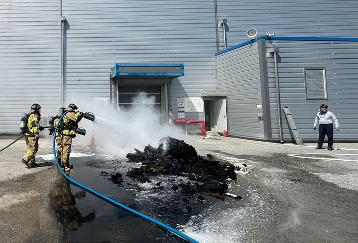 [울산=뉴시스] 3일 오후 1시51분께 울산 울주군 온산읍 LG화학 온산공장에서 연기가 발생해 소방당국이 수습 중이다. (사진=울산소방본부 제공) 2025.09.03. photo@newsis.com *재판매 및 DB 금지