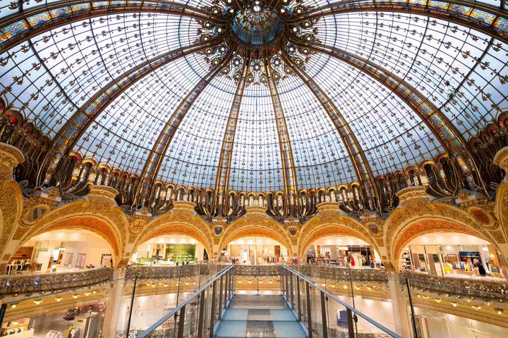 [서울=뉴시스] 롯데백화점이 프랑스 파리의 대표 럭셔리 백화점인 갤러리 라파예트(Galeries Lafayette)와 VIP 서비스 제휴를 맺고 최상위 고객을 대상으로 한 혜택을 강화한다고 4일 밝혔다. (사진=롯데백화점 제공) *재판매 및 DB 금지