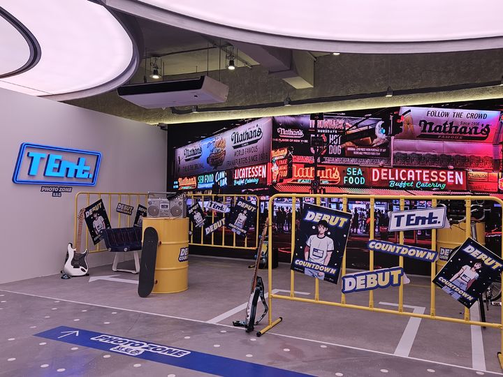 [서울=뉴시스] 박은비 기자 = SK텔레콤이 Z세대를 위한 문화 공간으로 오픈한 'T팩토리 성수' 1층 T Ent. 체험 공간. 2025.09.03. silverline@newsis.com *재판매 및 DB 금지