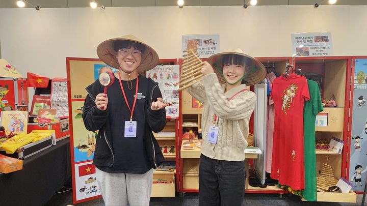 [서울=뉴시스] 베트남 다문화 꾸러미와 보드게임 (사진=국립민속박물관 제공0 2025.09.03. photo@newsis.com *재판매 및 DB 금지