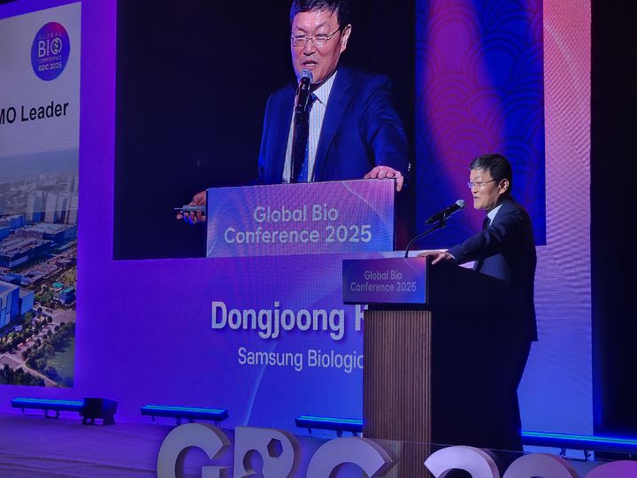 [서울=뉴시스] 이승주 기자=김동중 삼성바이오로직스 상생협력센터 부사장이 3일 식품의약품안전처가 개최한 '2025 글로벌 바이오 콘퍼런스'(GBC) 기조·특별강연을 진행했다. 202.09.03. heyjude@newsis.com *재판매 및 DB 금지