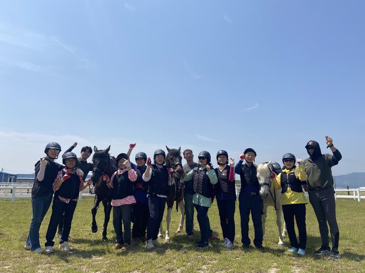 [함안=뉴시스]함안군승마공원, 승마 프로그램 ‘호스테라피' 큰 호응.(사진=함안군 제공) 2025.09.03.photo@newsis.com *재판매 및 DB 금지