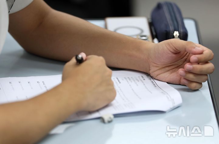 일반고 학생 47% "6시간도 못 자"…30.5% "자살 생각 해봤다"