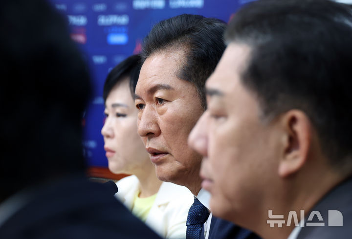 [서울=뉴시스] 고승민 기자 = 정청래 더불어민주당 대표가 3일 서울 여의도 국회에서 열린 최고위원회의에서 발언하고 있다. 2025.09.03. kkssmm99@newsis.com