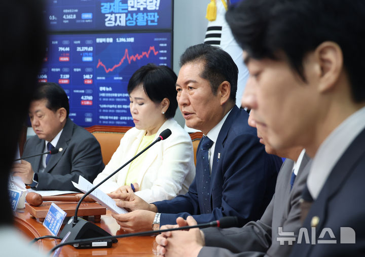 [서울=뉴시스] 고승민 기자 = 정청래 더불어민주당 대표가 3일 서울 여의도 국회에서 열린 최고위원회의에서 발언하고 있다. 2025.09.03. kkssmm99@newsis.com