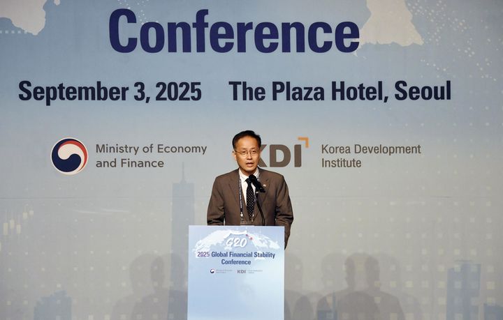[서울=뉴시스] 이형일 기획재정부 차관이 3일 오전 서울 중구 더 플라자 호텔에서 열린 '2025 G20 글로벌 금융안정 컨퍼런스'에서 개회사를 하고 있다. (사진=기획재정부 제공) 2025.09.03. photo@newsis.com *재판매 및 DB 금지