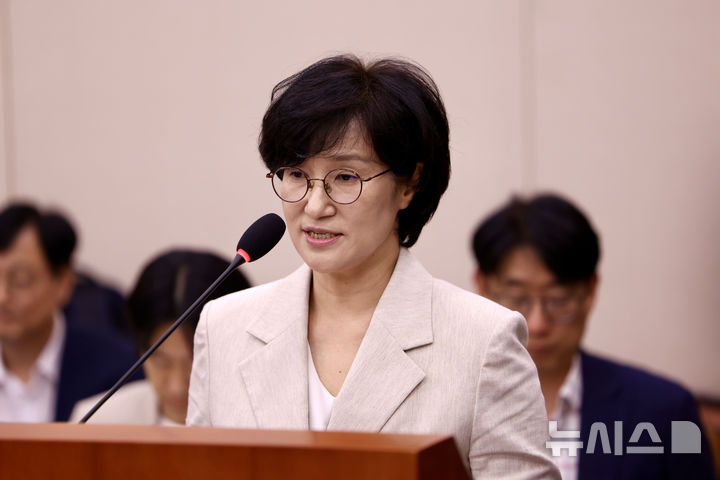 [서울=뉴시스] 김명년 기자 = 원민경 여성가족부 장관이 3일 오전 서울 여의도 국회 여성가족위원회에서 열린 인사청문회에서 발언하고 있다. 2025.09.03. kmn@newsis.com