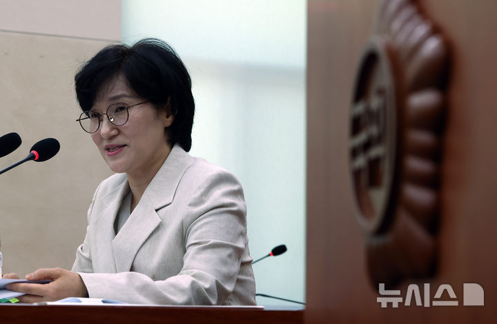 [서울=뉴시스] 김명년 기자 = 원민경 여성가족부장관 후보자가 3일 오전 서울 여의도 국회 여성가족위원회에서 열린 인사청문회에서 질문에 답하고 있다. 2025.09.03. kmn@newsis.com