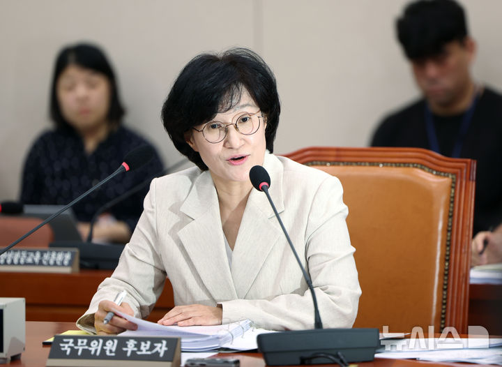 [서울=뉴시스] 김명년 기자 = 원민경 여성가족부장관 후보자가 3일 오전 서울 여의도 국회 여성가족위원회에서 열린 인사청문회에서 질문에 답하고 있다. 2025.09.03. kmn@newsis.com