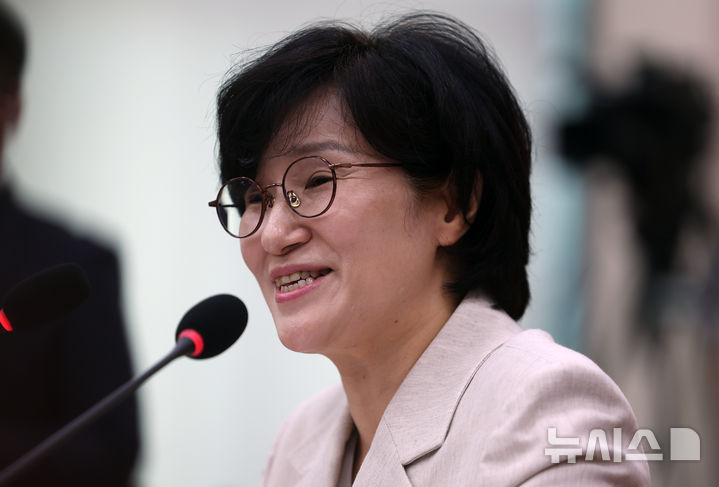 [서울=뉴시스] 김명년 기자 = 원민경 여성가족부장관 후보자가 3일 오전 서울 여의도 국회 여성가족위원회에서 열린 인사청문회에서 질문에 답하고 있다. 2025.09.03. kmn@newsis.com