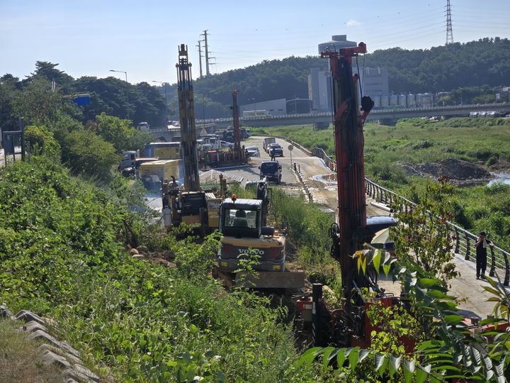 [강릉=뉴시스] 강릉시가 홍제정수장 일원에 남대천 지하수 관정 개발과 양수펌프장 설치를 추진해 추가 용수 확보에 집중하고 있다.(사진=강릉시 제공)photo#newsis.com *재판매 및 DB 금지