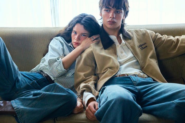 [서울=뉴시스] 이랜드월드가 운영하는 아메리칸 캐주얼 브랜드 후아유는 2025년 가을 데님 컬렉션 '블루 레거시'를 공개했다고 4일 밝혔다. (사진=이랜드 제공) *재판매 및 DB 금지