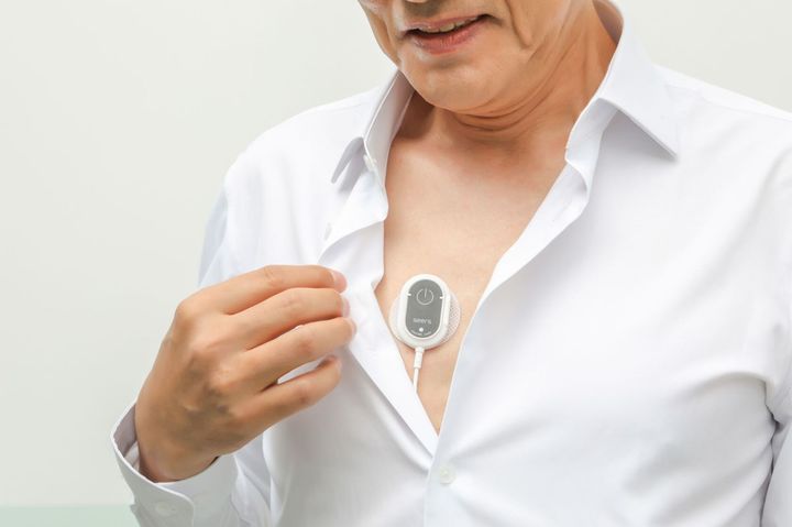 [서울=뉴시스] 웨어러블 인공지능(AI) 진단 모니터링 기업 씨어스테크놀로지는 부정맥을 진단하는 자사의 국내 1위 심전도 분석 솔루션 '모비케어(mobiCARE™)' 진단 건수가 누적 50만 건을 넘어섰다고 4일 밝혔다. (사진=씨어스테크놀로지 제공) 2025.09.04. photo@newsis.com *재판매 및 DB 금지