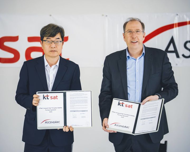 [서울=뉴시스] KT SAT이 미국 위성제작사 아센다크(AscendArc)사와 차세대 고용량 위성(HTS) 제작 계약을 체결했다. (사진=KT SAT 제공) *재판매 및 DB 금지