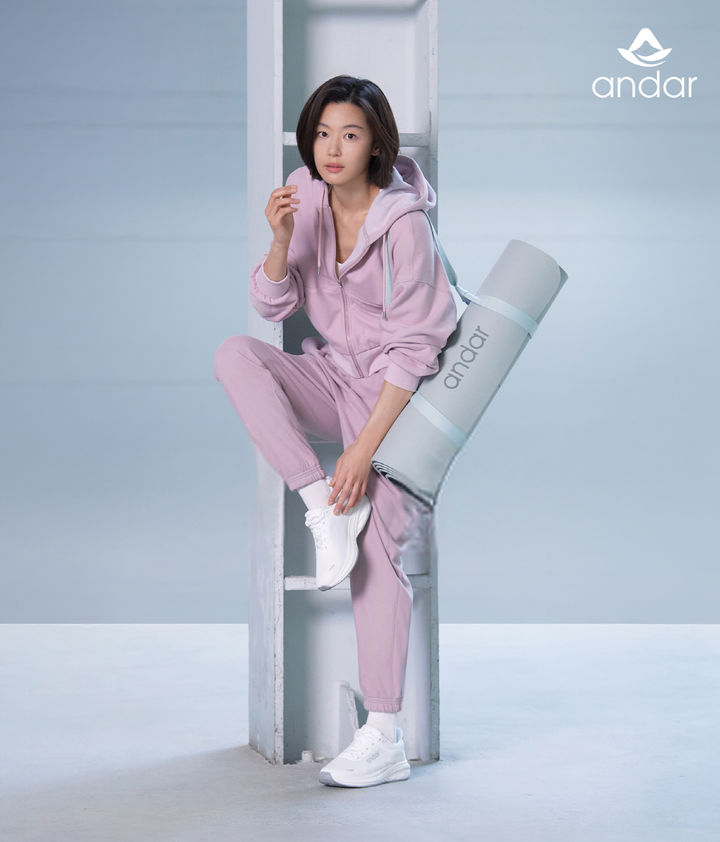 [서울=뉴시스] 전지현. (사진=안다르 제공) 2025.09.04. photo@newsis.com *재판매 및 DB 금지