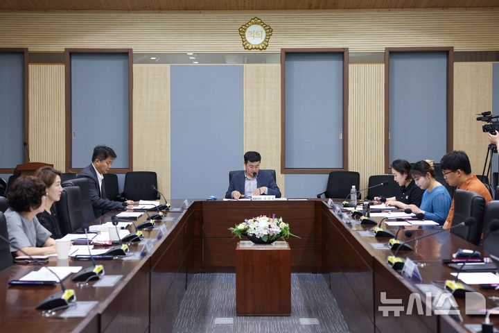 [평택=뉴시스] 평택시의회 청년정책연구회 중간 보고회 모습 (사진=평택시의회 제공) 2025.09.04.photo@newsis.com 