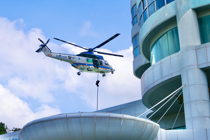 [부산=뉴시스] 부산경찰청은 양산시 하북면 통도환타지아 폐콘도에서 실전 대테러 훈련을 진행하고 있다. (사진=부산경찰청 제공) 2025.09.04. photo@newsis.com *재판매 및 DB 금지