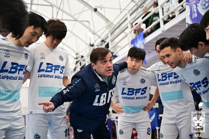 [서울=뉴시스][서울=뉴시스]파울로 페르난데스 풋살 국가대표팀 신임 감독. (사진=대한축구협회 제공)