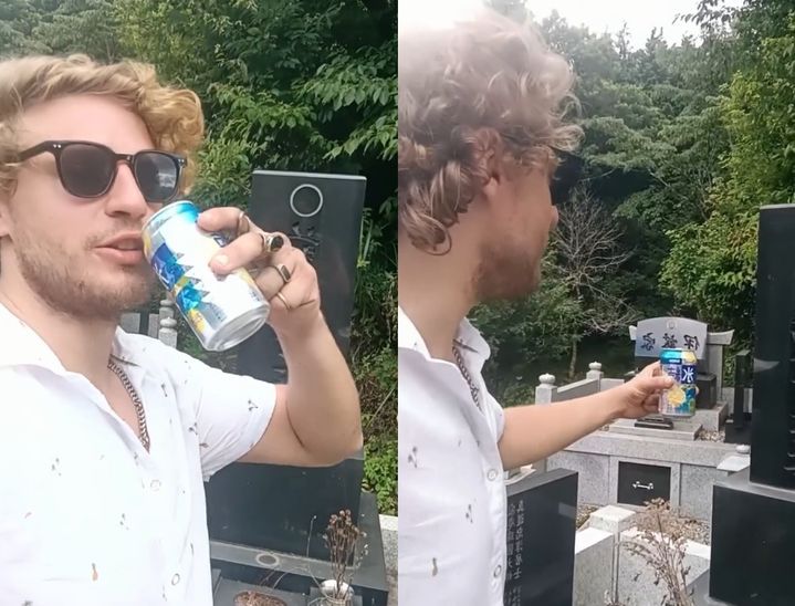 [뉴시스] 일본의 한 묘지 앞에 놓여진 술을 발견한 호주 남성이 그 술을 마시는 모습. 2025.09.04. (사진=로키 존스 인스타그램 캡처). *재판매 및 DB 금지