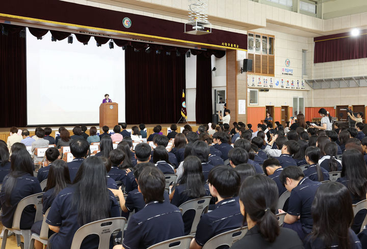 [대구=뉴시스]서대구중, IB MYP 월드스쿨 인증 선포(사진=대구교육청 제공) photo@newsis.com *재판매 및 DB 금지