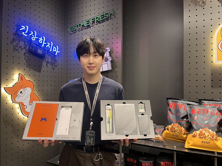 [서울=뉴시스] GS리테일은 올해 신입사원을 위한 웰컴 키트를 새롭게 구성했다. (사진=GS리테일 제공) *재판매 및 DB 금지