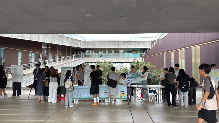 [대전=뉴시스] 대전대 사회복지학과가 교내에서 벌인 사회복지 캠페인 모습. (사진=대전대 제공) 2025.09.04. photo@newsis.com *재판매 및 DB 금지