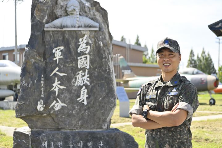 [광주=뉴시스] 휴가지인 제주도에서 바다에 빠진 시민 생명을 구한 공군 제1전투비행단 장비정비대대 소속 김동규 상사. (사진 = 공군 제1전투비행단 제공) 2025.09.04. photo@newsis.com *재판매 및 DB 금지