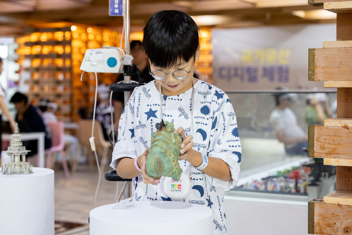 [서울=뉴시스] 서울대병원 촉각 모형 체험 (사진=국가유산진흥원 제공) 2025.09.04. photo@newsis.com *재판매 및 DB 금지