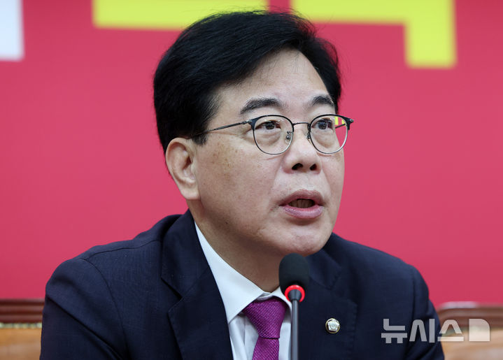 [서울=뉴시스] 김명년 기자 = 송언석 국민의힘 원내대표가 4일 오전 서울 여의도 국회에서 열린 최고위원회의에서 발언하고 있다. 2025.09.04. kmn@newsis.com