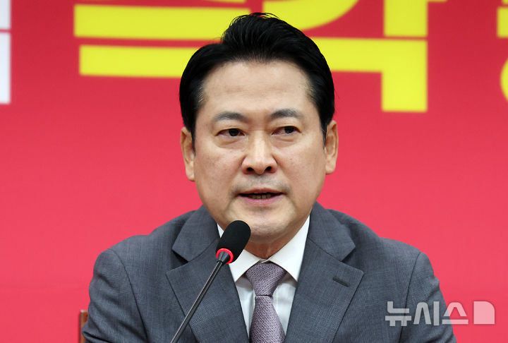 [서울=뉴시스] 김명년 기자 = 장동혁 국민의힘 당 대표가 4일 오전 서울 여의도 국회에서 열린 최고위원회의에서 발언하고 있다. 2025.09.04. kmn@newsis.com