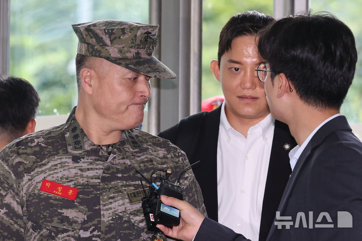 [서울=뉴시스] 권창회 기자 = 박정훈 해병대 수사단장이 4일 오전 서울 서초구 이명현 순직 해병 특별검사 사무실에 참고인 신분으로 6차 소환 조사에 출석하고 있다. 2025.09.04. kch0523@newsis.com