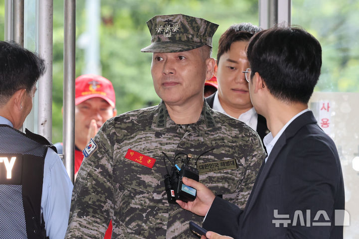 [서울=뉴시스] 권창회 기자 = 사진은 박정훈 전 해병대 수사단장이 지난해 9월 4일 오전 서울 서초구 이명현 순직 해병 특별검사 사무실에 참고인 신분으로 6차 소환 조사에 출석하는 모습. 2026.04.29. kch0523@newsis.com