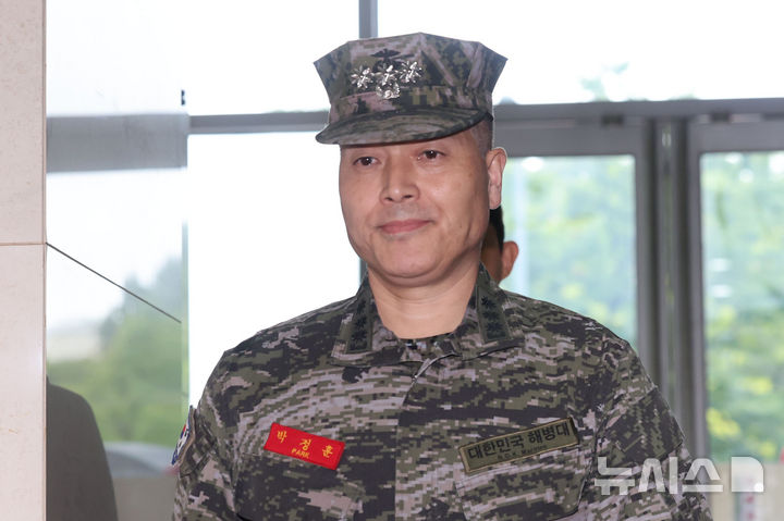 [서울=뉴시스] 권창회 기자 = 박정훈 해병대 수사단장이 4일 오전 서울 서초구 이명현 순직 해병 특별검사 사무실에 참고인 신분으로 6차 소환 조사에 출석하고 있다. 2025.09.04. kch0523@newsis.com