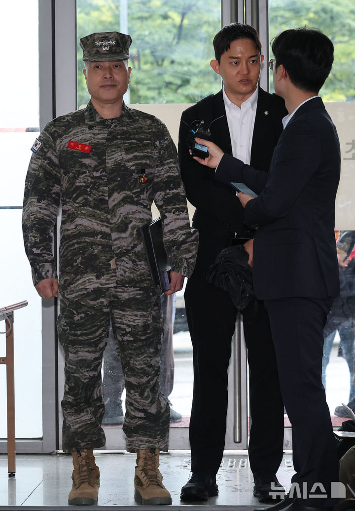 [서울=뉴시스] 권창회 기자 = 박정훈 해병대 수사단장이 4일 오전 서울 서초구 이명현 순직 해병 특별검사 사무실에 참고인 신분으로 6차 소환 조사에 출석하고 있다. 2025.09.04. kch0523@newsis.com