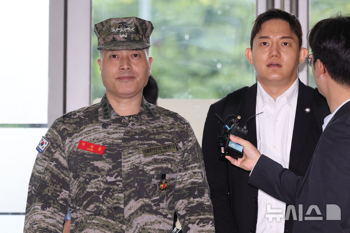 [서울=뉴시스] 권창회 기자 = 박정훈 해병대 수사단장이 4일 오전 서울 서초구 이명현 순직 해병 특별검사 사무실에 참고인 신분으로 6차 소환 조사에 출석하고 있다. 2025.09.04. kch0523@newsis.com