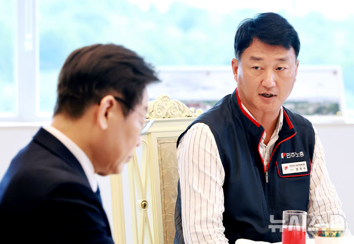 [서울=뉴시스] 최동준 기자 = 양경수 민주노총 위원장이 4일 서울 용산 대통령실 청사에서 열린 양대 노총 위원장과 오찬 간담회에서 발언하고 있다. (대통령실통신사진기자단) 2025.09.04. photocdj@newsis.com