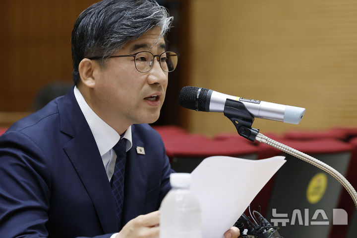 [서울=뉴시스] 최동준 기자 = 유덕현 재정기획보좌관이 4일 서울 용산 대통령실 청사에서 현안 관련 기자간담회를 하고 있다. 2025.09.04. photocdj@newsis.com