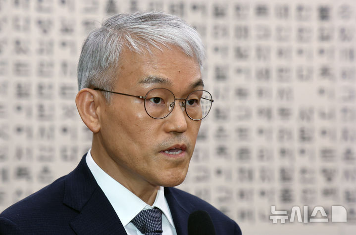 [서울=뉴시스] 김명년 기자 = 천대엽 법원행정처장이 지난 4일 오후 서울 여의도 국회에서 열린 법제사법위원회 전체회의에서 인사말하고 있다. 2025.09.27. kmn@newsis.com