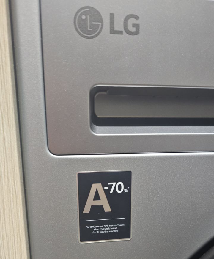 [베를린=서울]LG전자는 5일(현지 시각) 독일 베를린에서 개막한 유럽 최대 가전 전시회 'IFA 2025'에서 초고효율 세탁기 제품을 선보였다. 이 제품은 에너지 A등급보다 효율이 70% 이상 높다. photo@newsis.com *재판매 및 DB 금지