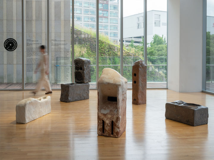 청각의 지층(전경01), 2025, 사진=이손, 서울시립미술관 제공 *재판매 및 DB 금지