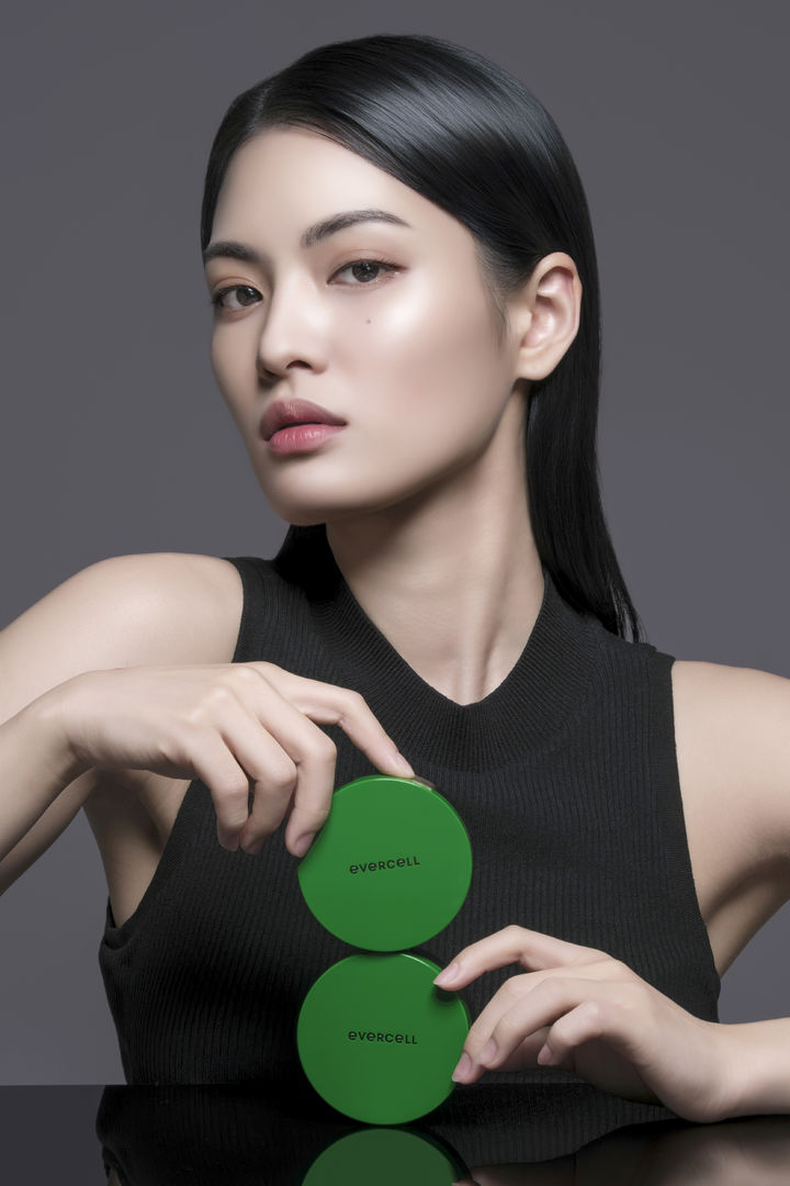 [서울=뉴시스] 차바이오F&C의 안티에이징 화장품 브랜드 에버셀(EVERCELL)이 신제품 '에버셀 셀 유스 퍼펙트 쿠션'을 출시했다. (사진=차바이오F&C 제공) 2025.09.06. photo@newsis.com *재판매 및 DB 금지