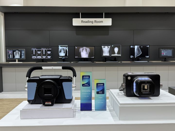 [서울=뉴시스] 5일 의료기기업계에 따르면 보건복지부가 최근 '진단용 방사선 발생장치의 안전관리에 관한 규칙' 개정안을 시행했다. 포터블 엑스레이 기업 포스콤은 이번 규제 완화의 최대 수혜 기업으로 주목받고 있다. (사진=포스콤 제공) 2025.09.05. photo@newsis.com&nbsp; *재판매 및 DB 금지